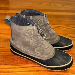 Comfortview Grey and Black Duck Boots - Women’s Size 7 - Waterproof & Insulated